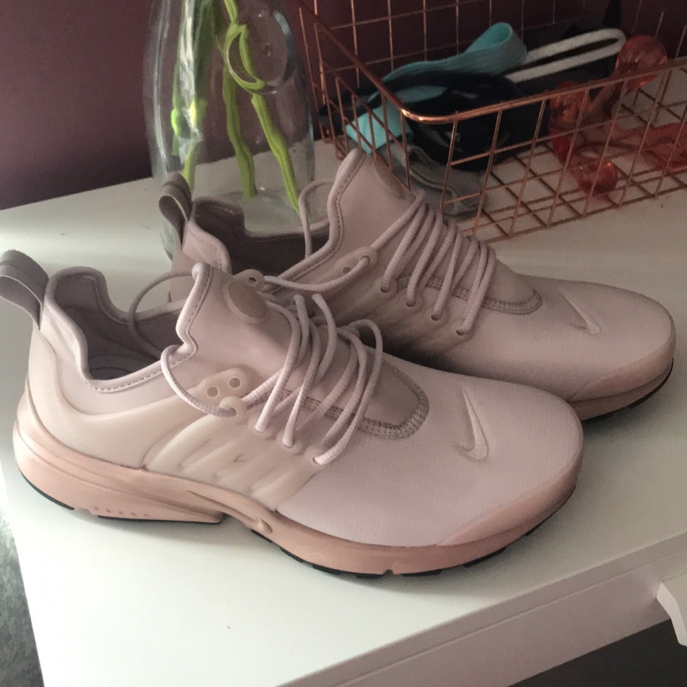 Women’s Nike prestos